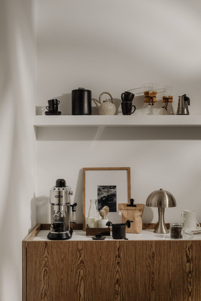 image de l'intérieur d'un lave vaisselle propre pour un article de blog sur qualiopi